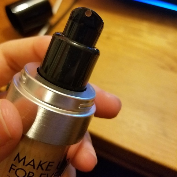 EUC MAKE UP FOR EVER Ultra HD foundation in R330 - Picture 4 of 4